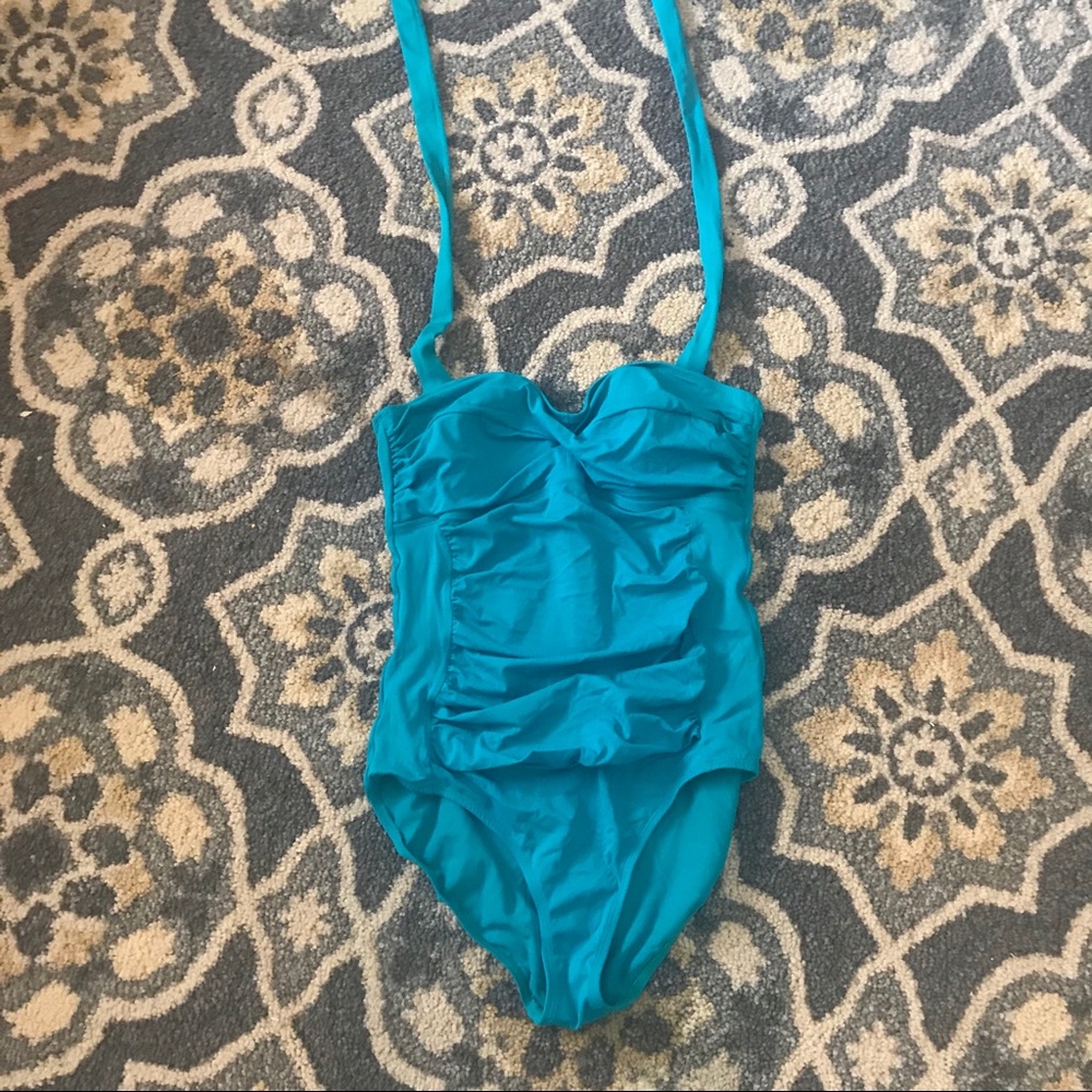 One piece swim suit